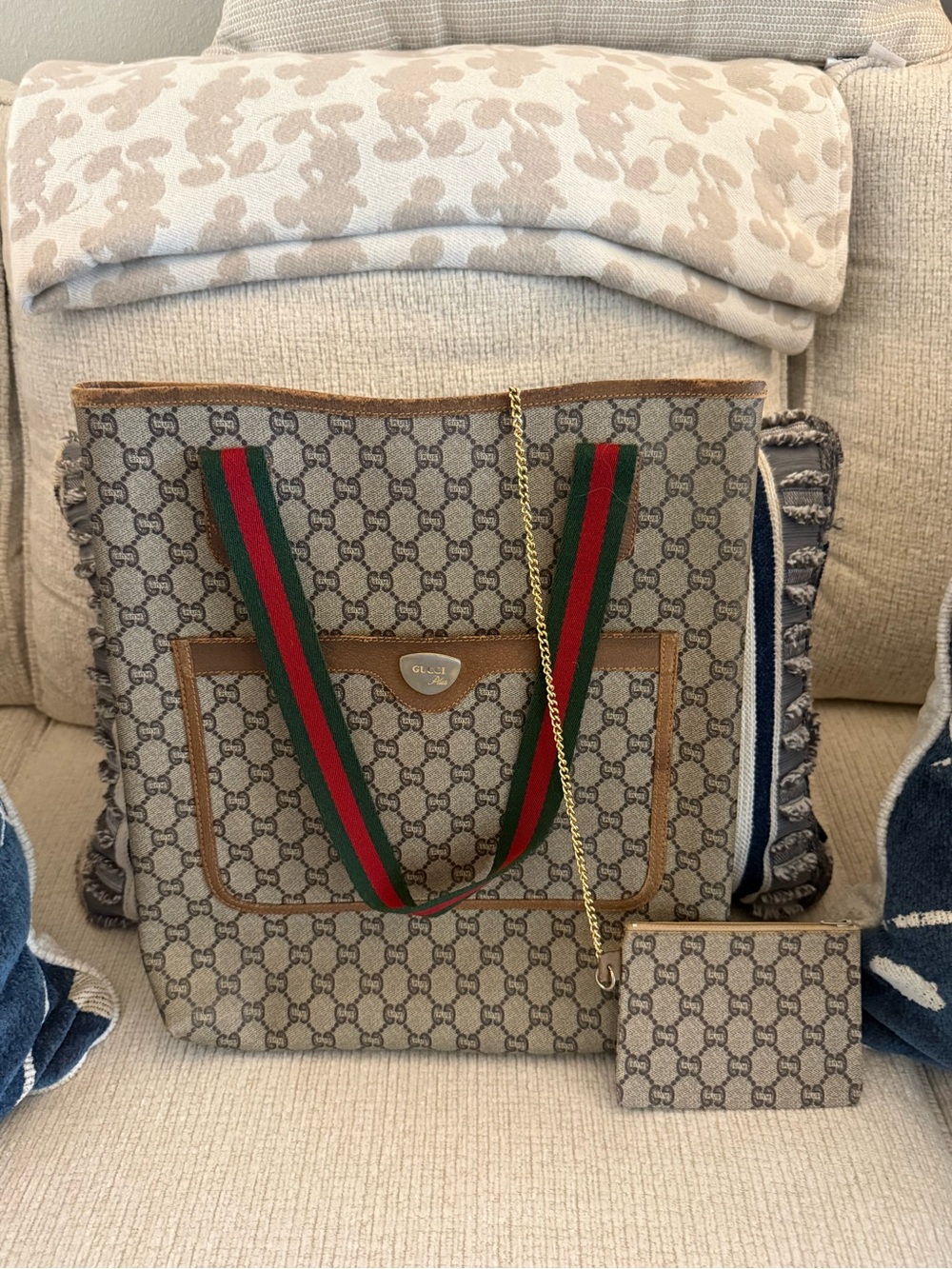 Gucci Plus Beige Canvas Tote with Green-Red Strap and matching pouch Authentic